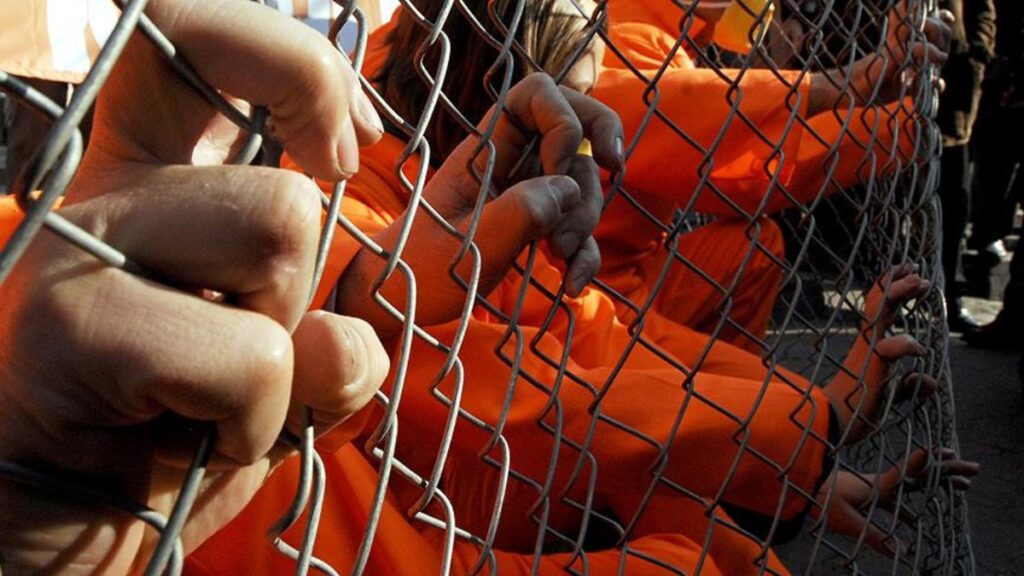 abd 11 guantanamo tutuklusunu ummana gonderdi 4GxvwVzT