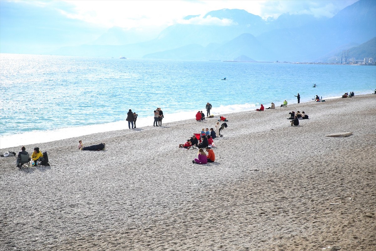 antalya sahilleri yeni yilin ilk haftasinda da dolu 3 nIJaNveI