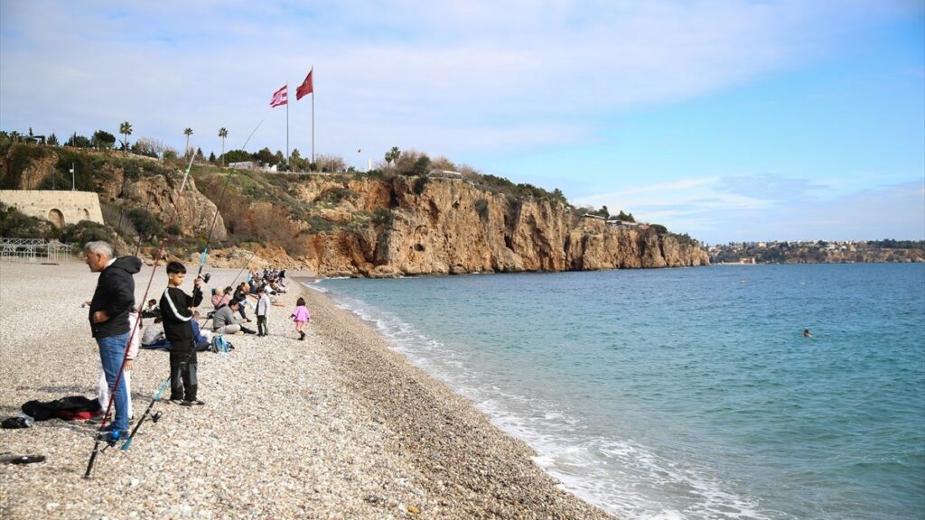 antalya sahilleri yeni yilin ilk haftasinda da dolu yULUL2kI