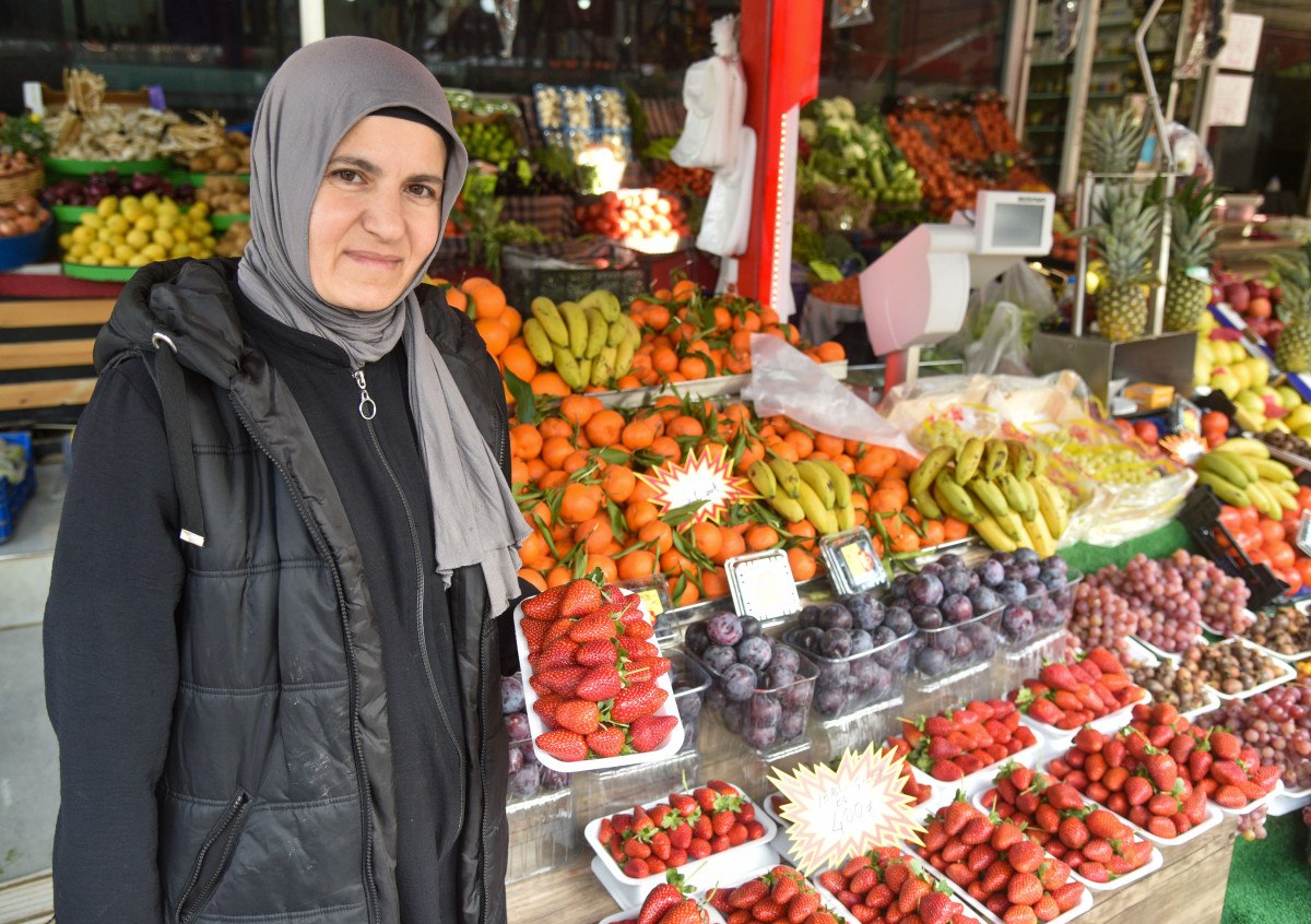 antalyada cilek kilosu 400 liradan tezgahlarda 3 ldn8OgY9