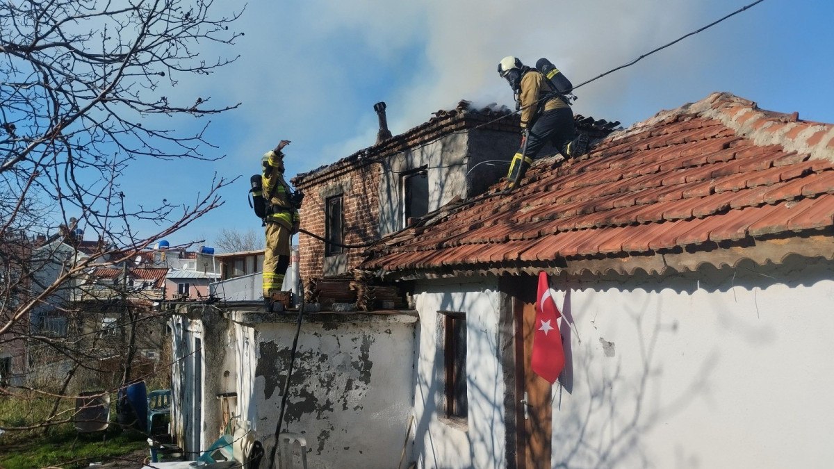 balikesirde ev yangini korkuttu 0 pFmsU1yz