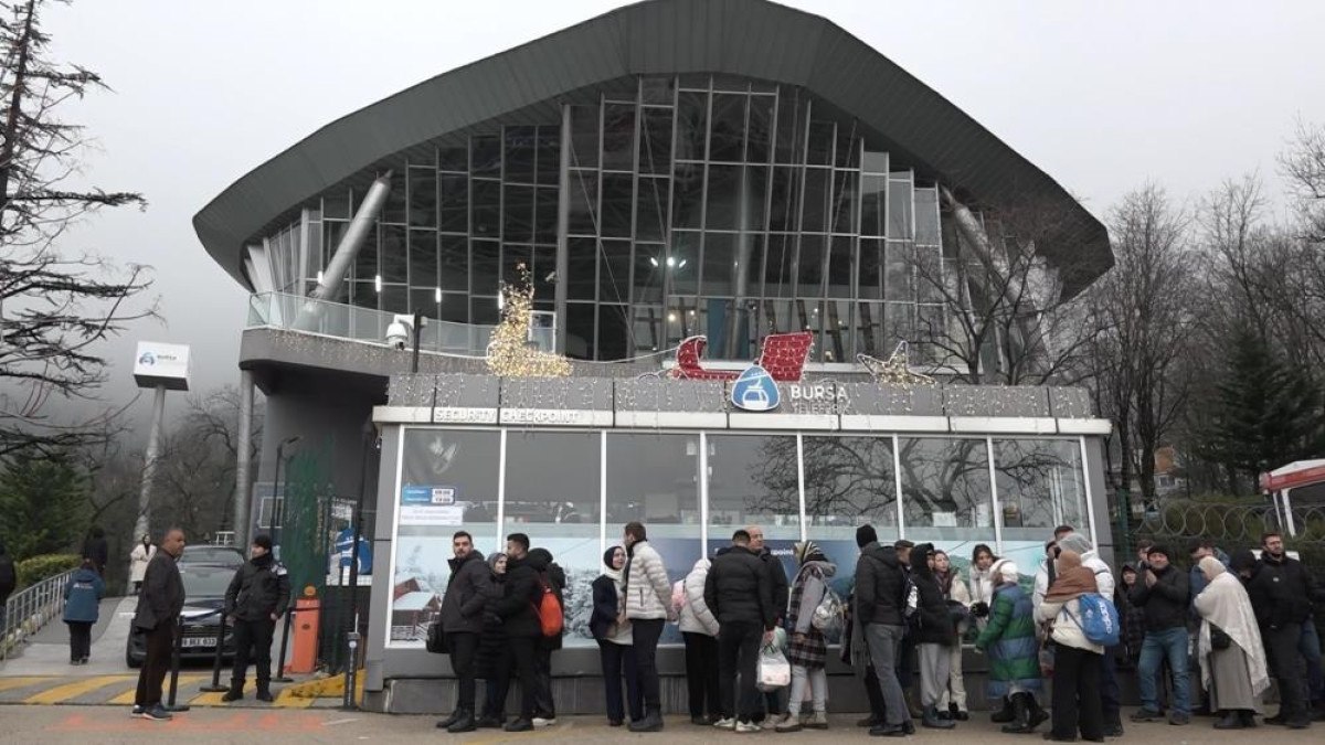 bursada uludaga cikmak isteyenler metrelerce kuyruk olusturdu 2 kwqeFJca