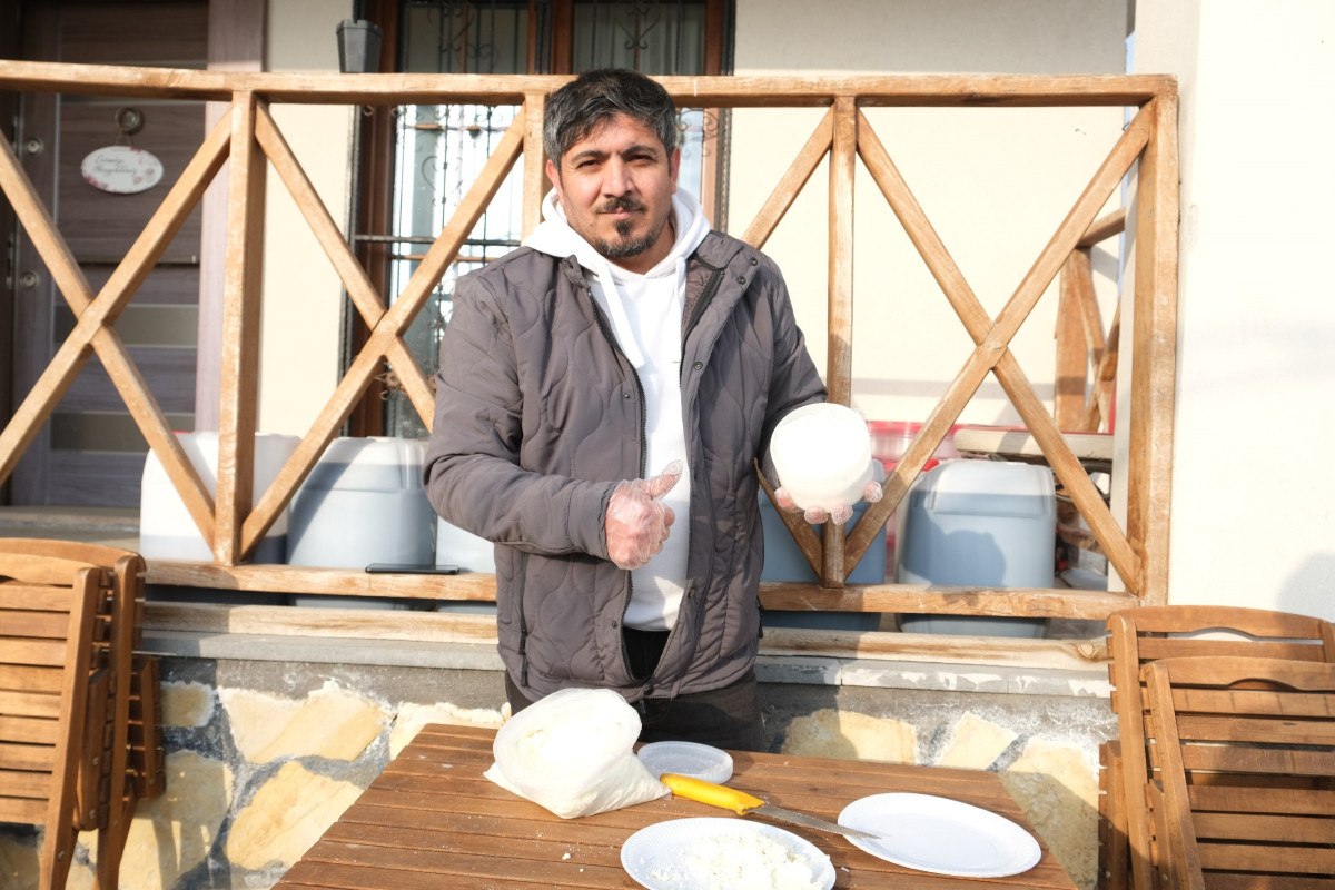 erzincanda kediyle sahte peynir testi orijinali buldu 2 cvtFIOD4