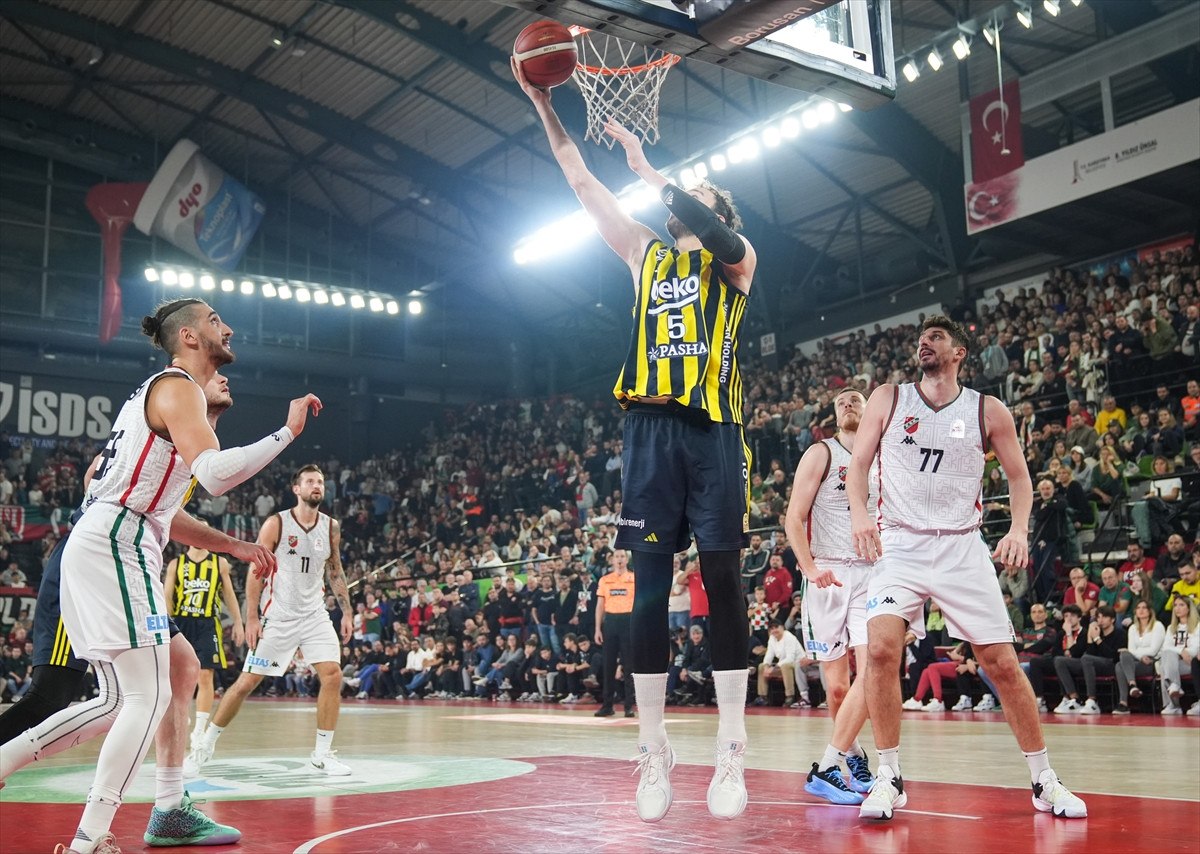 fenerbahce karsiyakayi devirdi 1 OOzWppws