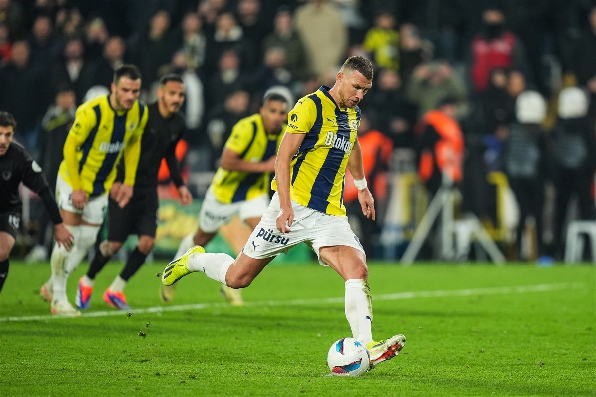 fenerbahcede edin dzeko penalti kacirdi 0 7XWuRIQZ