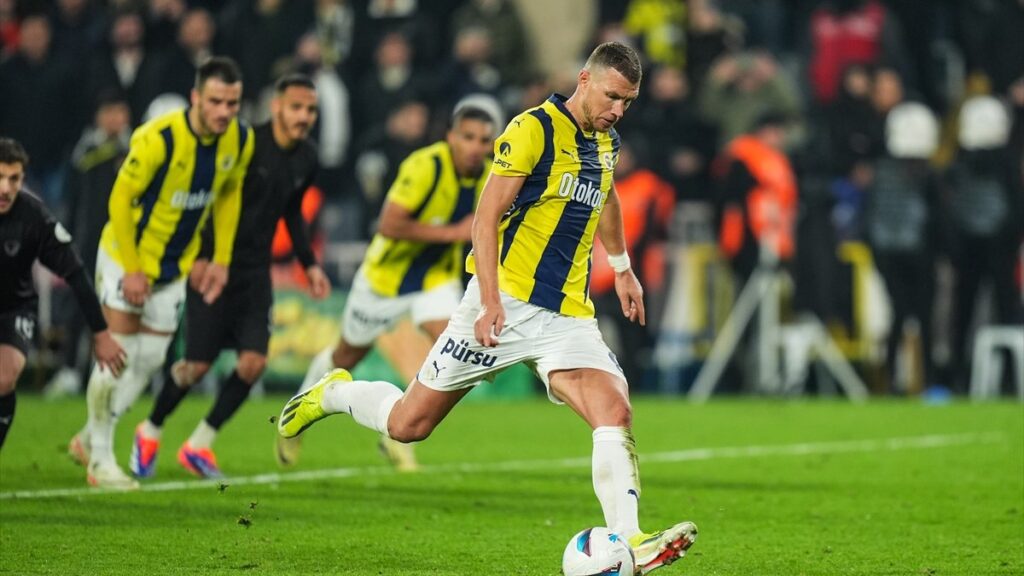 fenerbahcede edin dzeko penalti kacirdi i7e5d5Wv