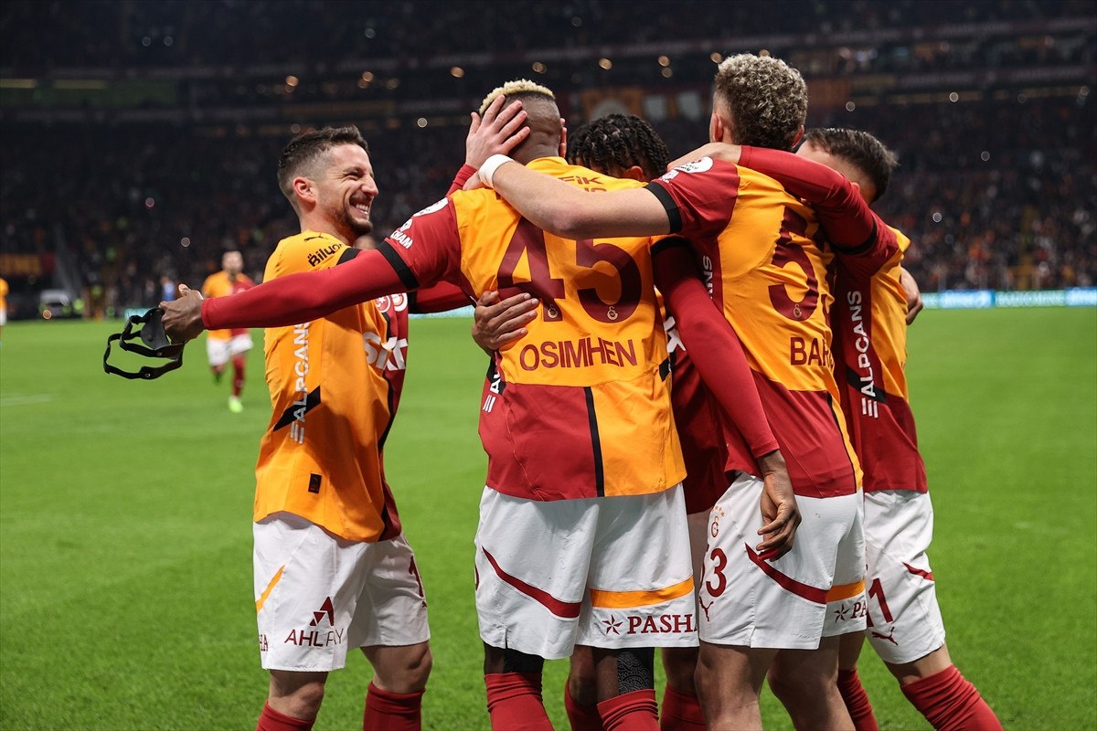 galatasaray yenilmezlik serisini 21 maca cikardi 0 l7qc8i2k