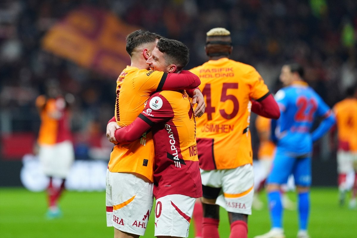 galatasaray yenilmezlik serisini 21 maca cikardi 2