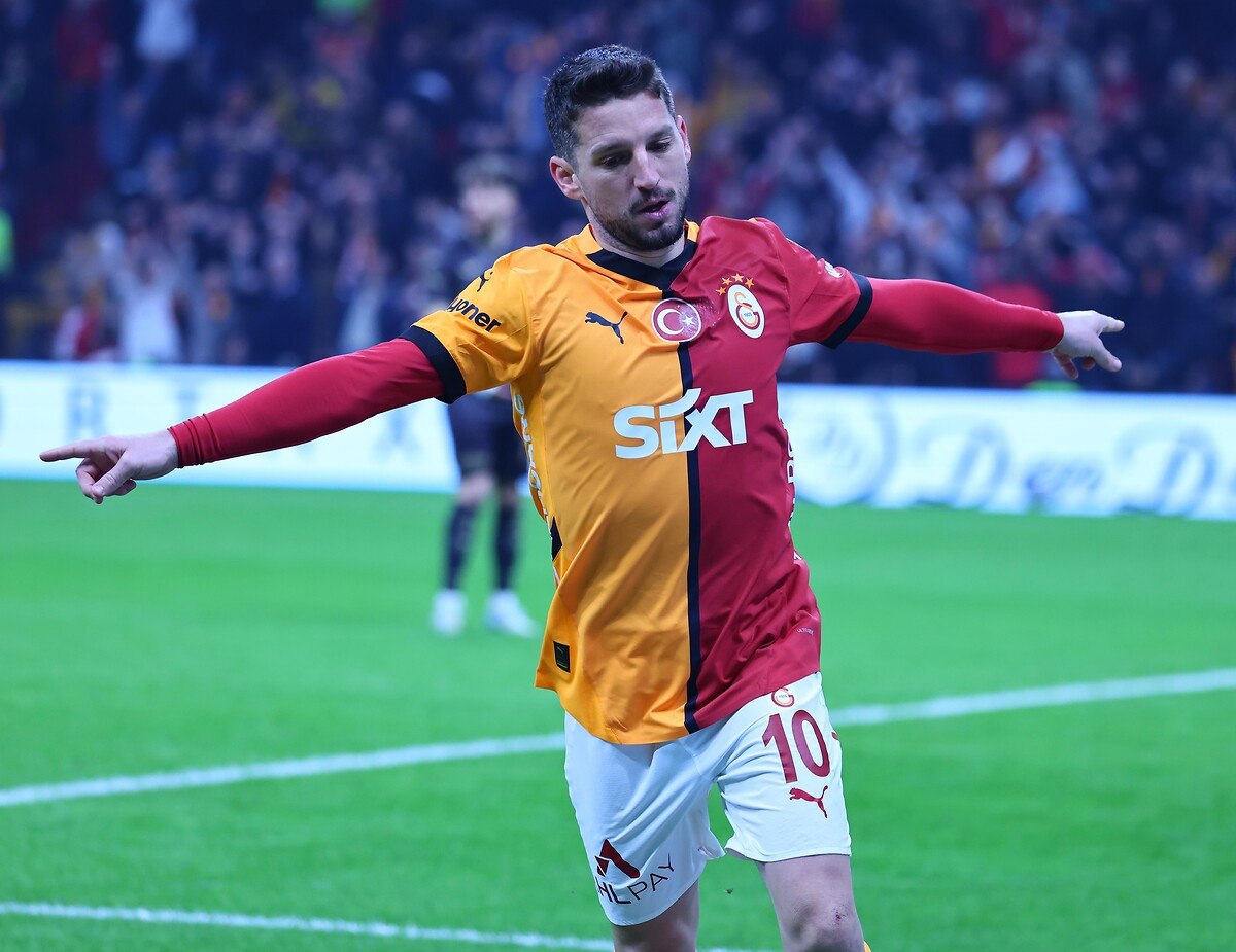 galatasarayda dries mertense kal baskisi 1 WCbAqbCp