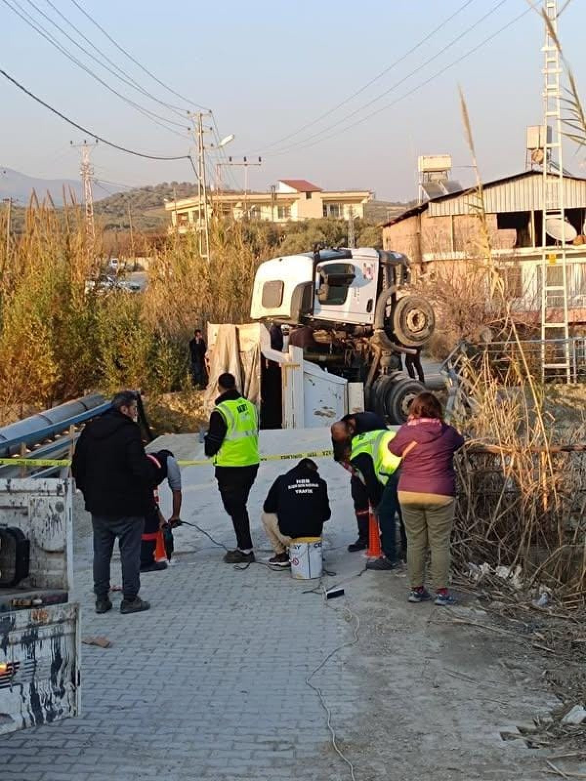 hatayda kopru coktu kamyon dereye dustu 0 NMeCKZrp