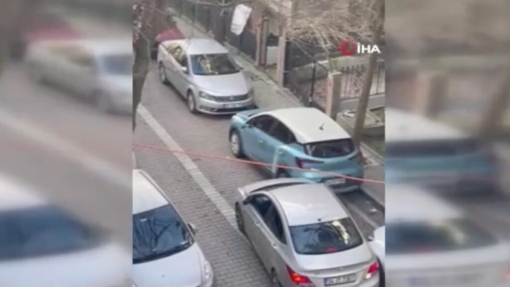 istanbul avcilarda 17 yasindaki ehliyetsiz surucu 8 araca birden carpti jOXUVPBt