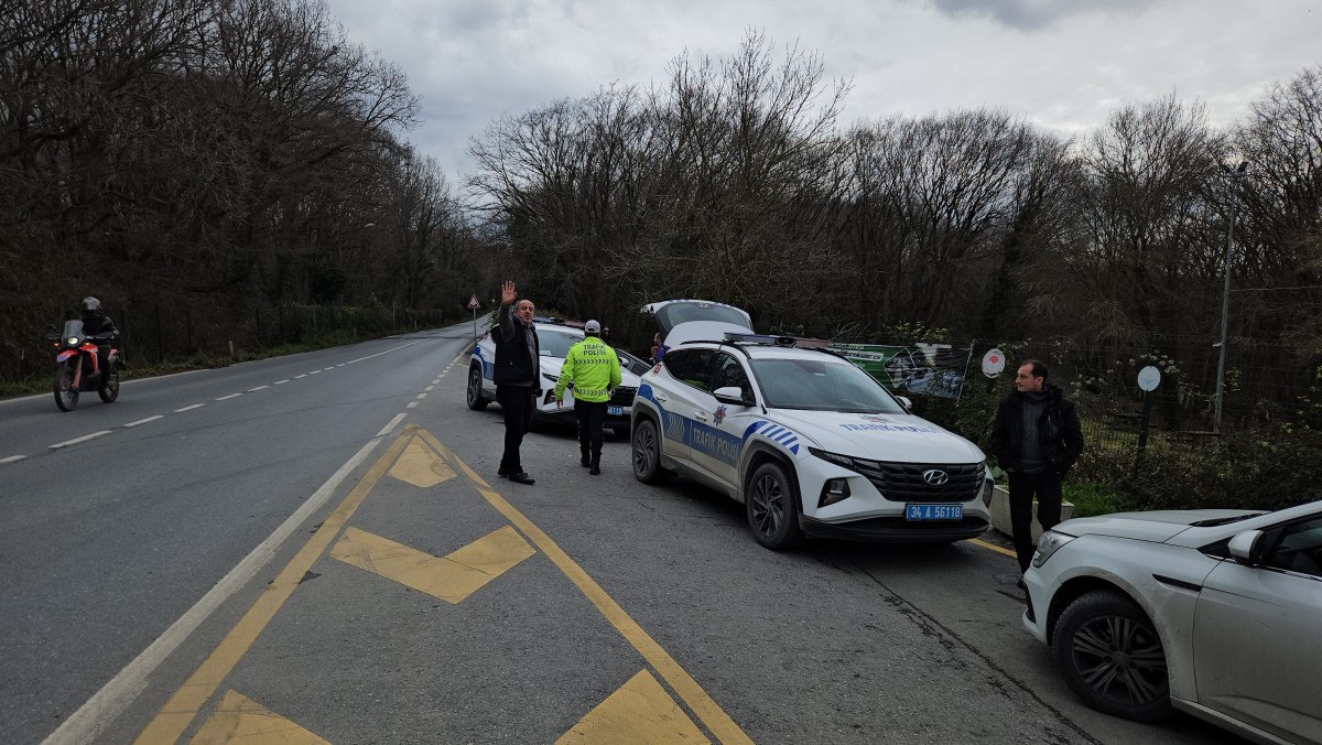 istanbul sariyerde arac yol kenarinda tezgahi olan yasli kadina carpti 2 FKuAlzYU