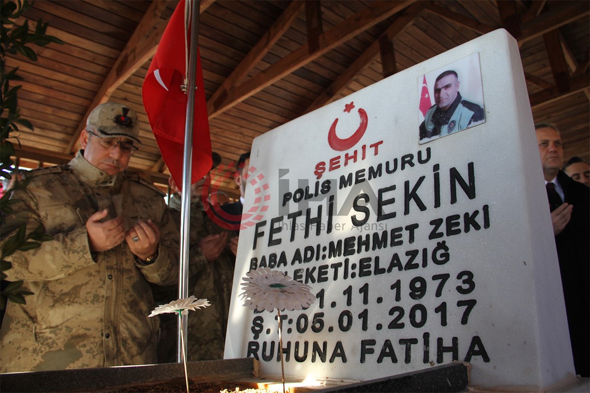 izmirdeki terorist saldiriyi kahramanca onleyen sehit polis memuru fethi sekin derin izler birakti 4 p7WuAR6Z