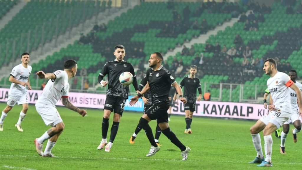 sakaryaspor ile genclerbirligi sessizligi bozamadi Zeyl2ZVT