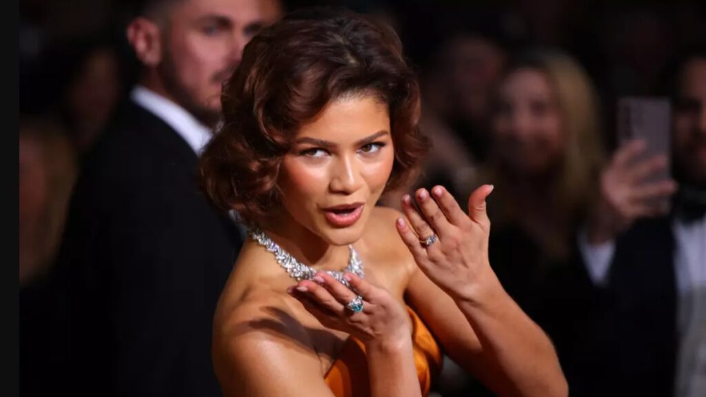 zendaya parmagindaki dev elmas yuzukle 2025 altin kure odullerine katildi mkFcZiLn