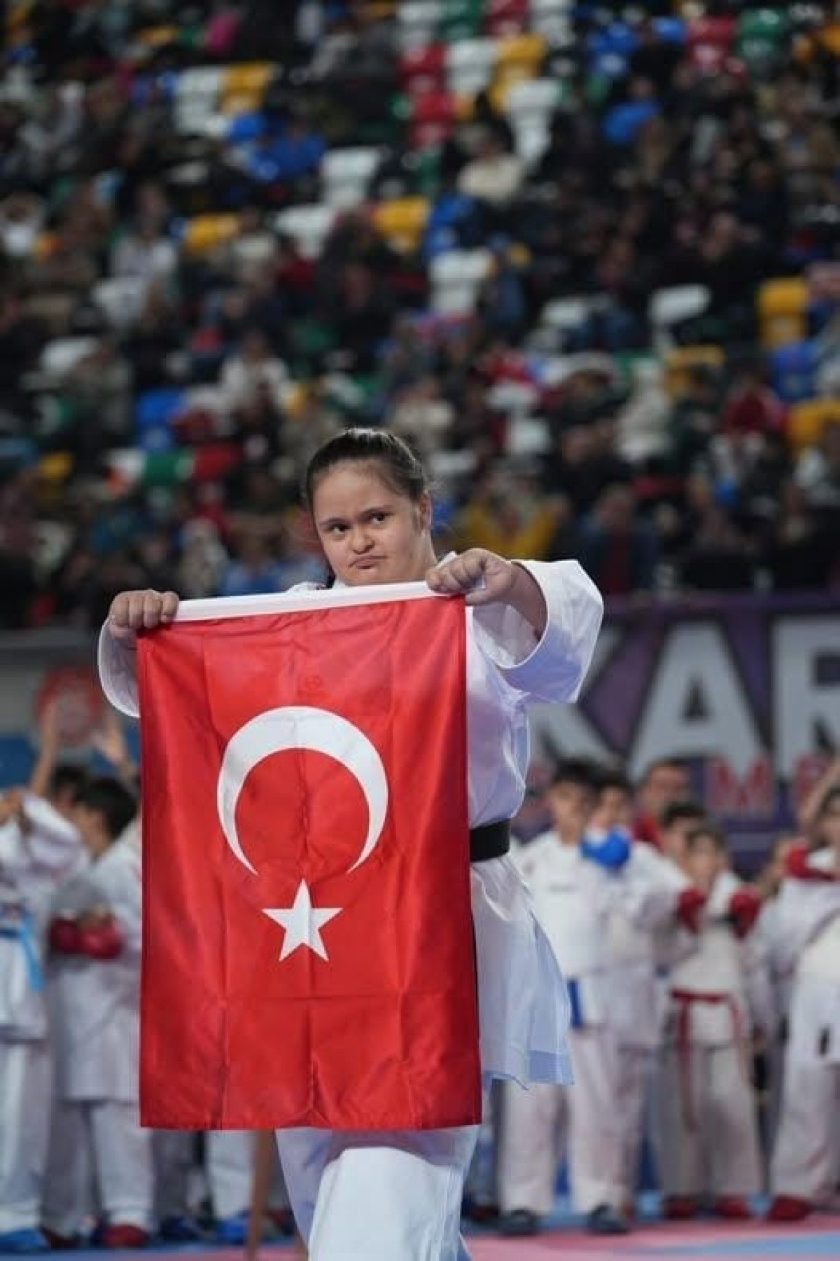 adanada down sendromlu aysegul ailesinin destegiyle karate sampiyonu oldu 4