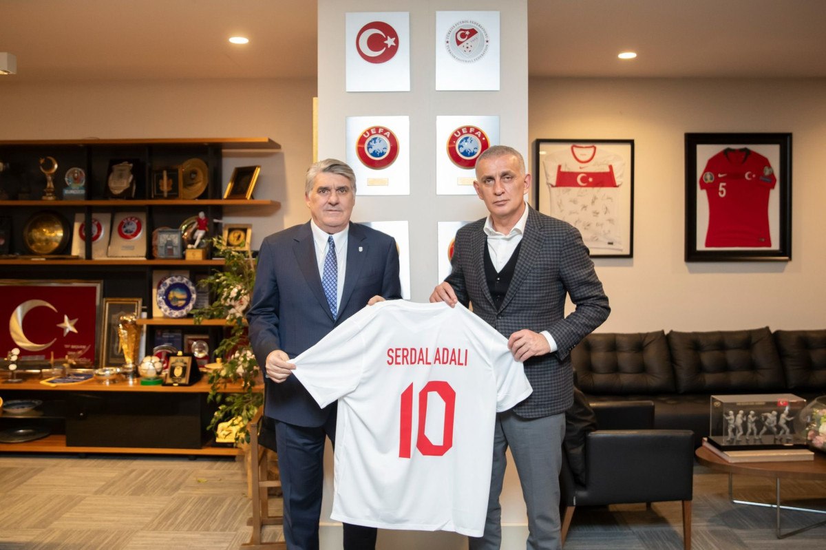 besiktas vincenzo montellanin durumunu sordu 1 sFuny4ph