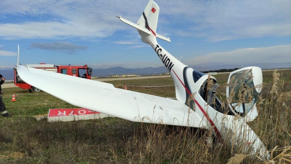 bursada ucak kazasi pilot yaralandi ZDrHsXeW