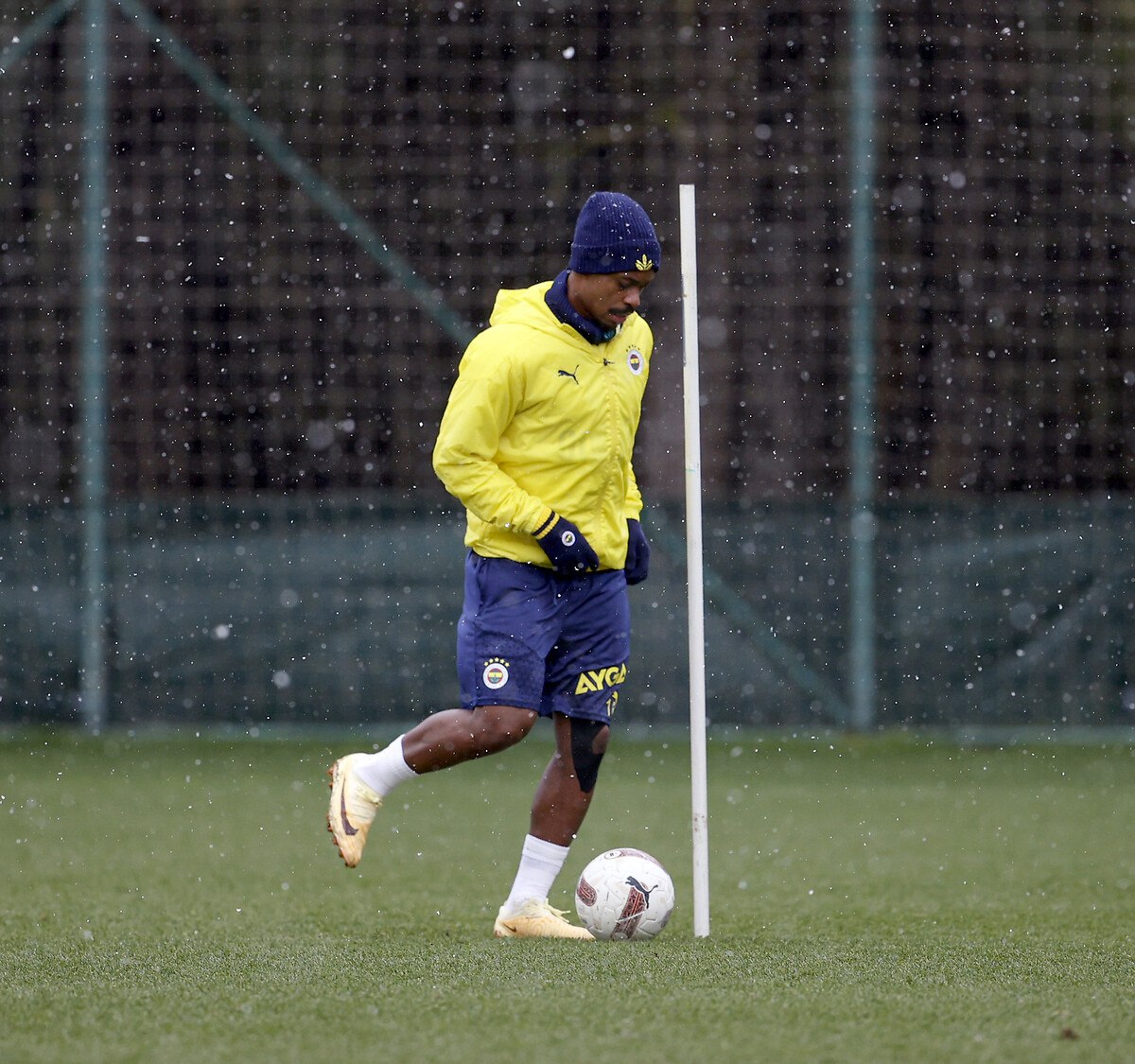 geri dondu lincoln henriqueden fenerbahce paylasimi 1 UeLW1rKn