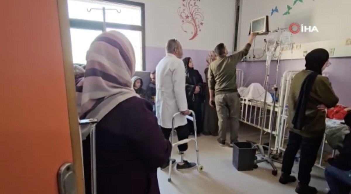 israil saldirilarinda bacagini kaybeden doktor hastahanede calismayi surduruyor 0 qAaCpygT