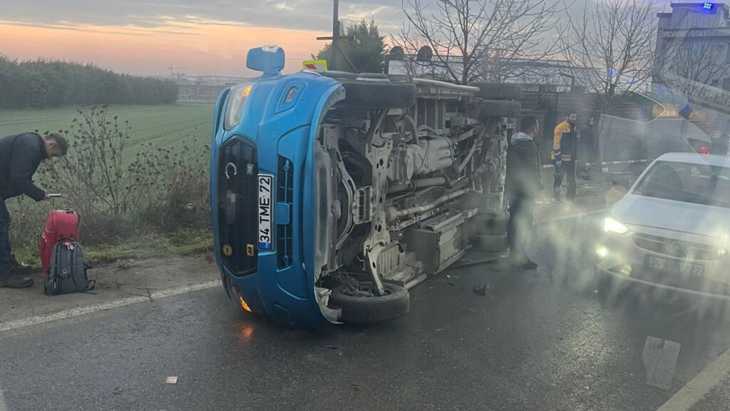 istanbulda otomobille yolcu minibusu carpisti 10 yarali jN1bAyZd