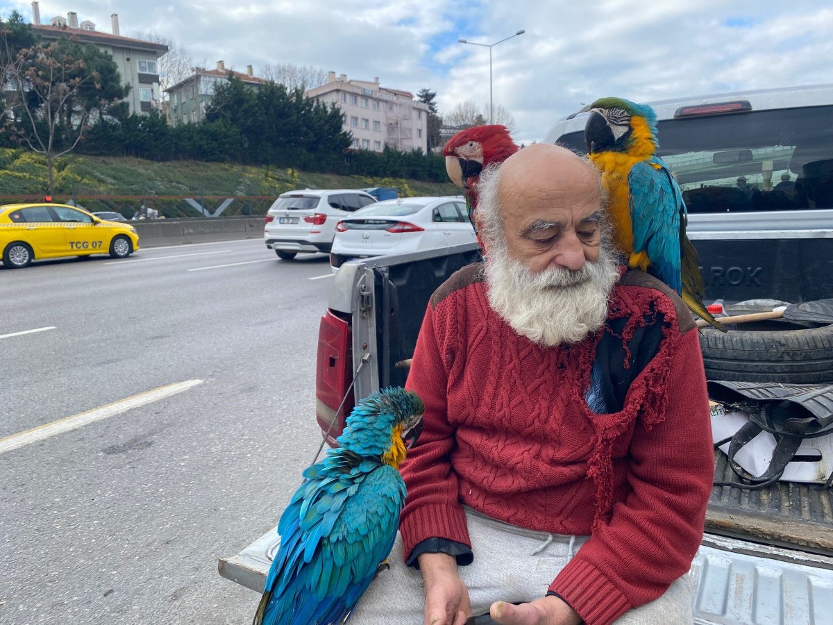 istanbulun papaganli amcasi beni goren her vatandas fotograf cektirmek istiyor 1 DcGVDRIs