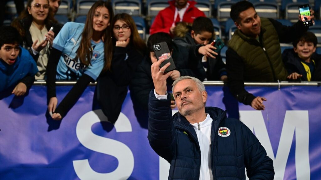 jose mourinhodan kasimpasa taraftarina jest l3mgBGBF