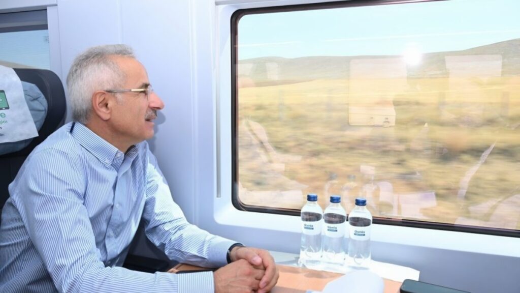 konya karaman hizli tren hatti 3 yasinda NRkM9RJW