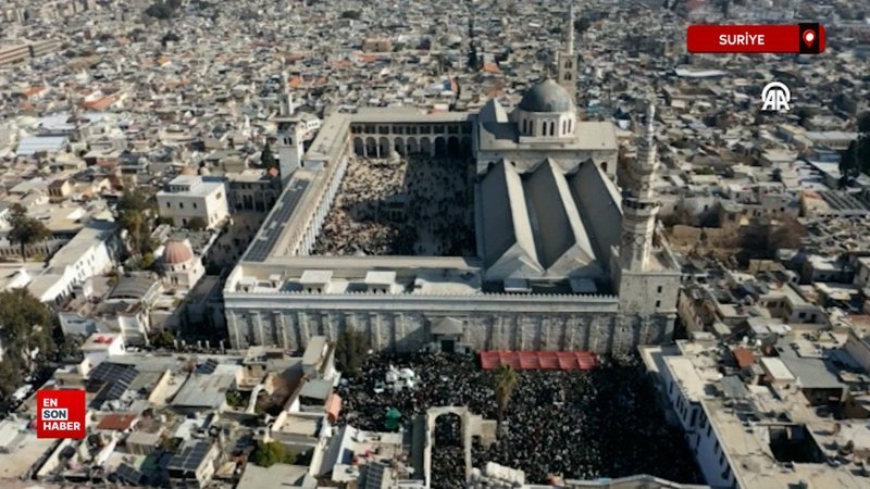 suriyenin baskenti samdaki emevi camisinde cuma namazi hdK4E15p