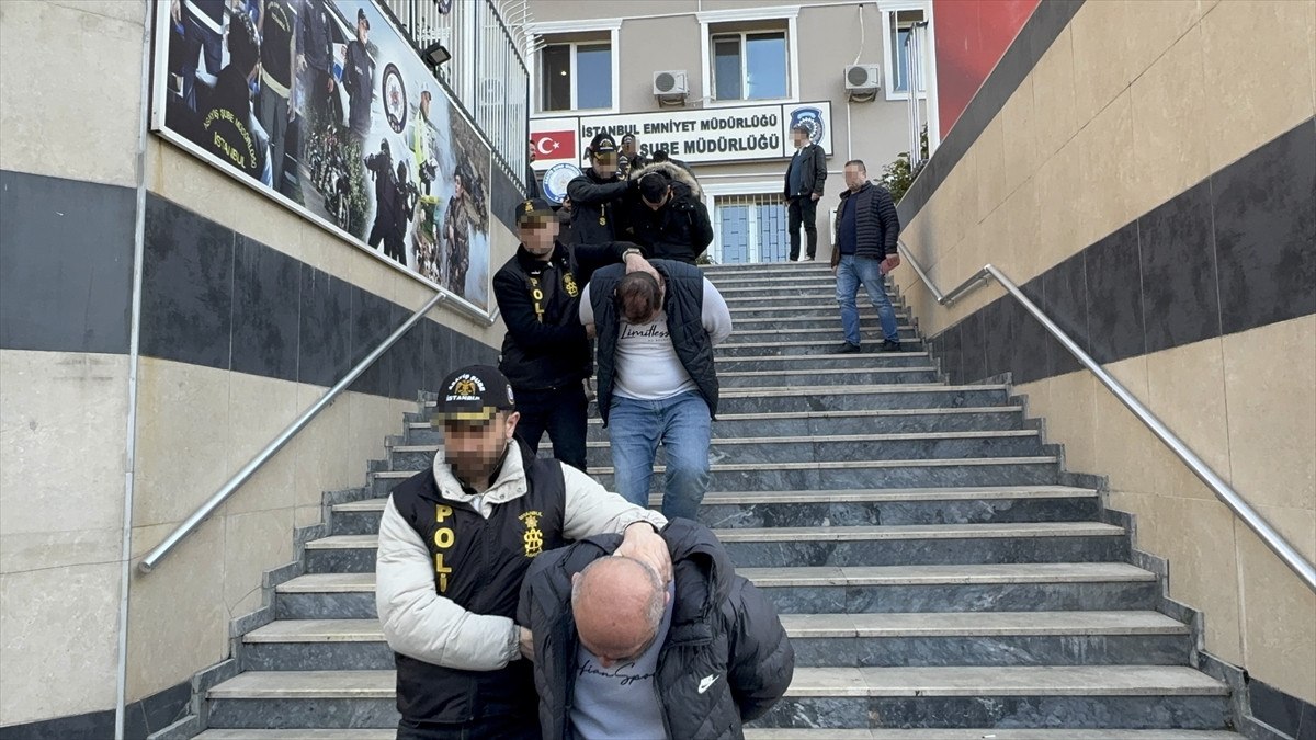 yabanci turistleri dolandiriyorlardi istanbulda taksi dolandiriciligi cetesi cokertildi 2 Afjthh1F