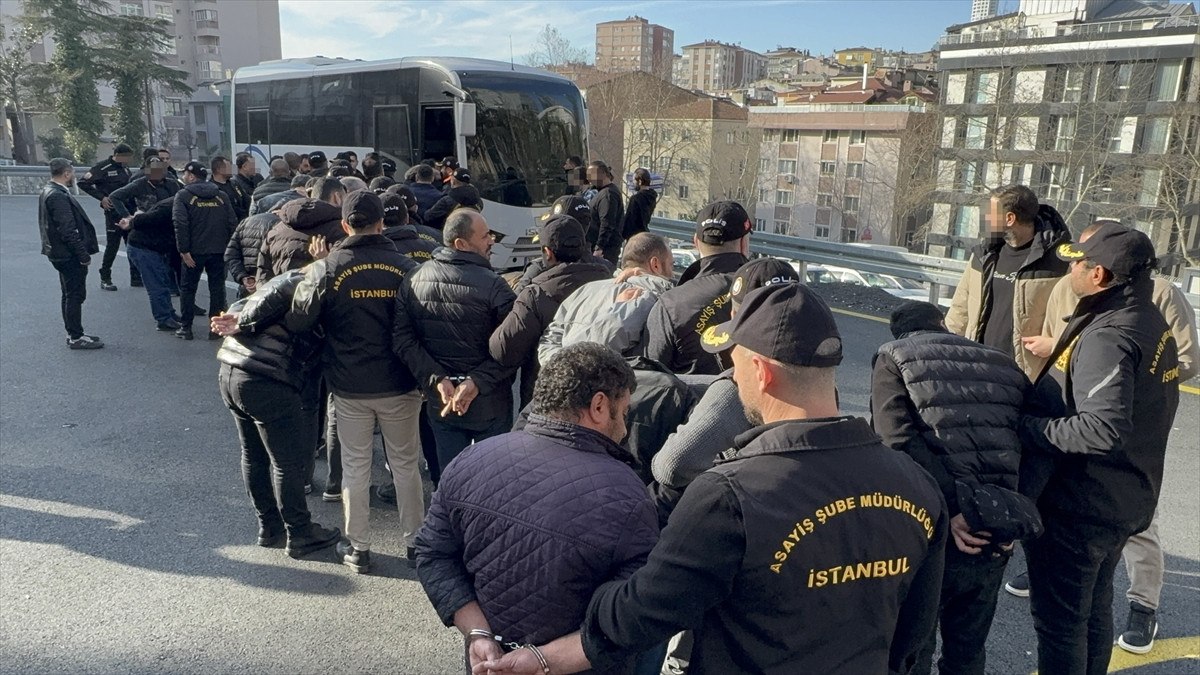 yabanci turistleri dolandiriyorlardi istanbulda taksi dolandiriciligi cetesi cokertildi 4