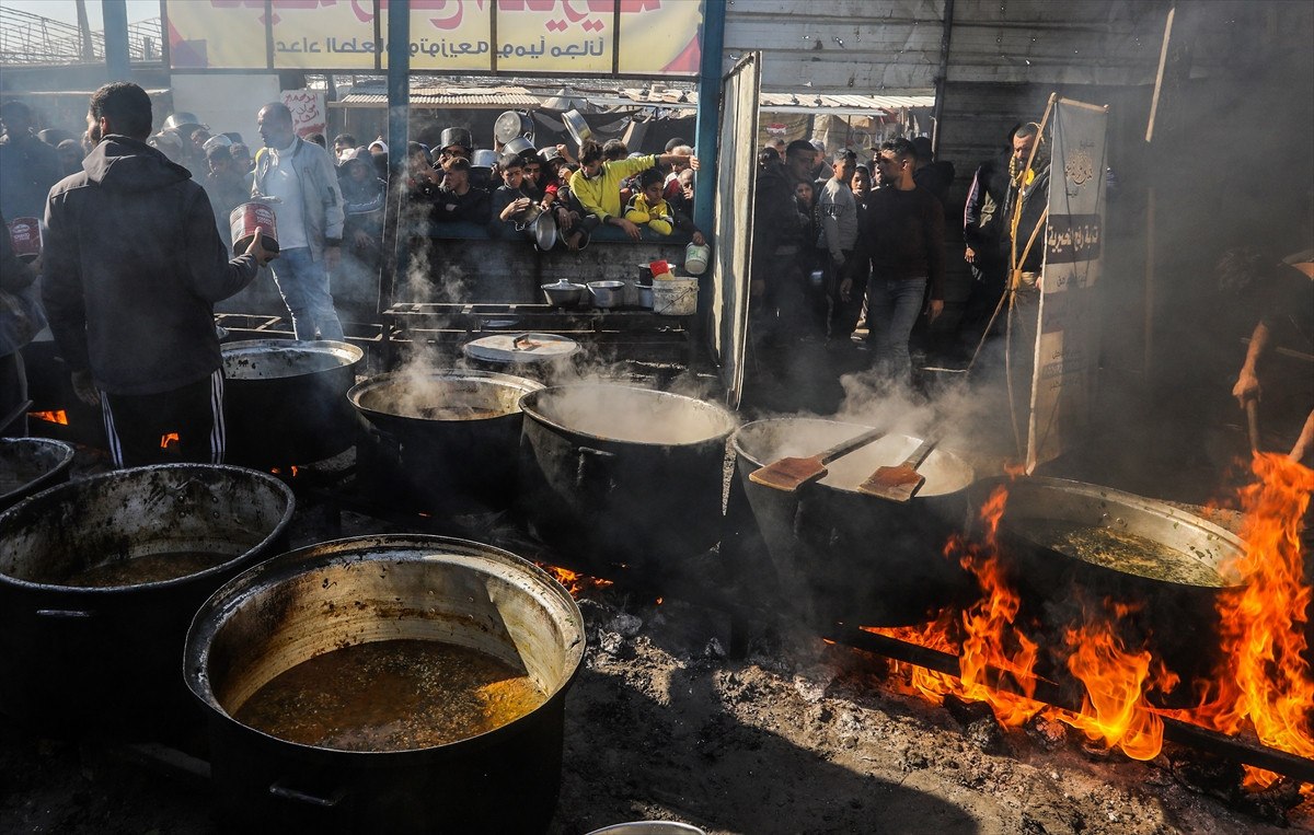 israil saldirilari ve ambargosu altindaki gazzede aclik ve susuzluk krizi yasaniyor 3 Ya8YeN2L