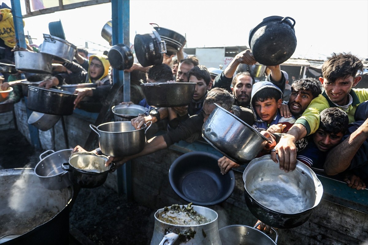 israil saldirilari ve ambargosu altindaki gazzede aclik ve susuzluk krizi yasaniyor 4 8nhK5Ob2