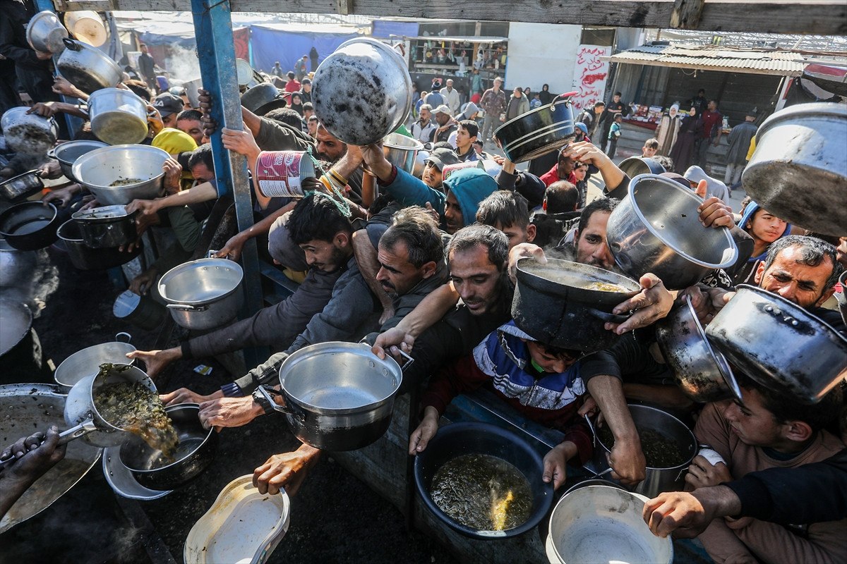 israil saldirilari ve ambargosu altindaki gazzede aclik ve susuzluk krizi yasaniyor 5 la3gtgUA