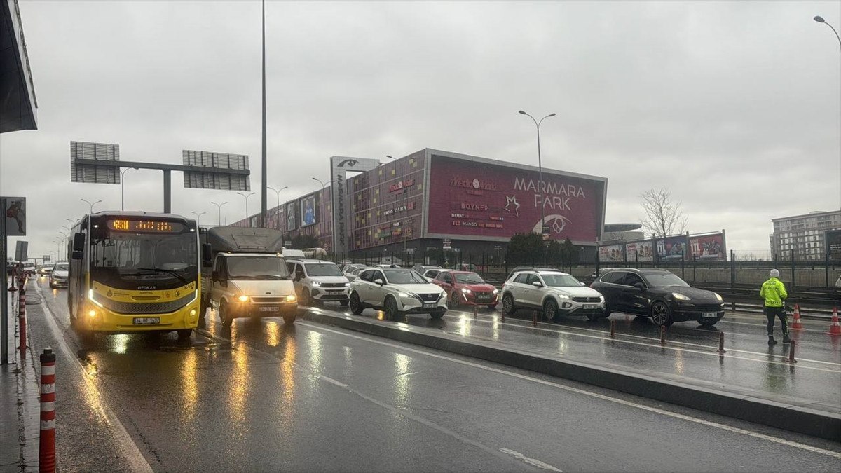 istanbulda makaslayan tir kaza yapti 1 yarali 3 zfp9Q2XB