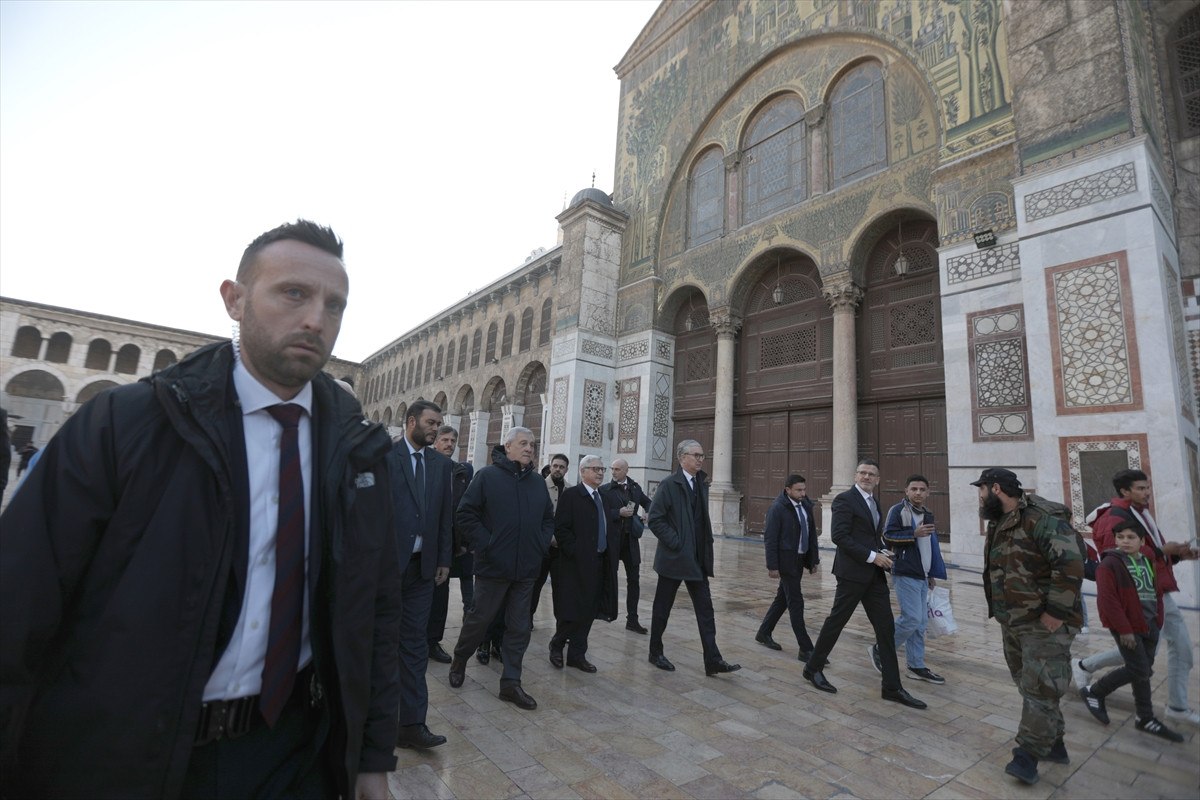 italya disisleri bakani antonio tajani emevi camiini ziyaret etti 5 QkdthnCT