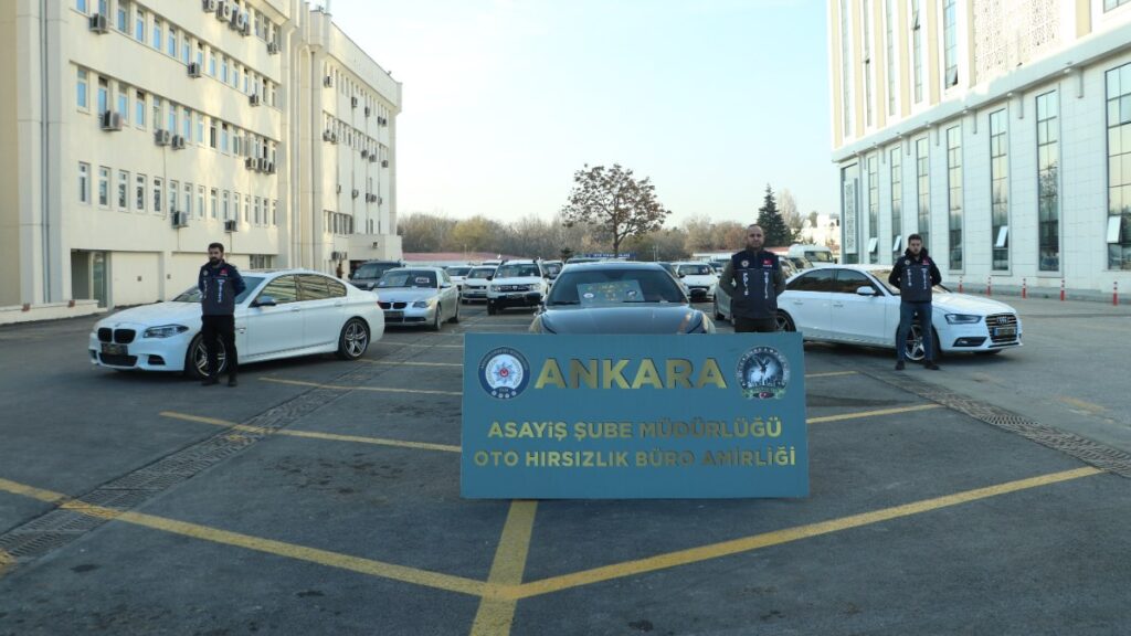 otomobilleri change yaparak 40 milyon tl kazanc saglayan ceteye ankara merkezli operasyon ZIL75re3