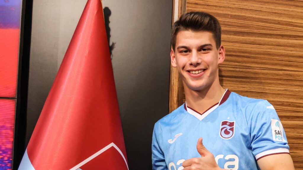 trabzonspor oguzhan yilmazin sozlesmesini yeniledi 3atsbHbD