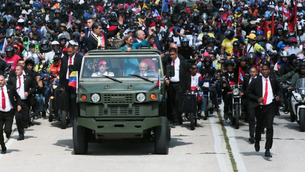 venezuelada yemin toreninden sonra maduro destekcilerini selamladi LjzSmKTY