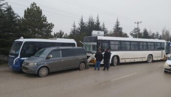 ankarada 4 aracli zincirleme kaza 33 yarali rvUNhW8g