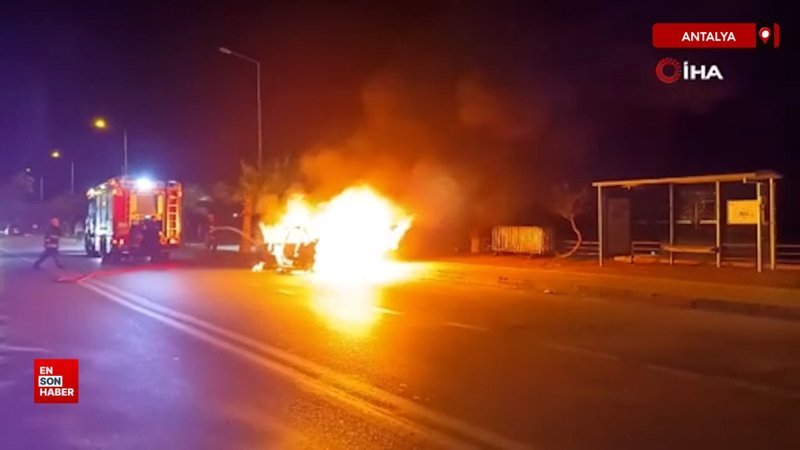 antalyada seyir halindeki otomobil alev alev yandi GtmX4NTd