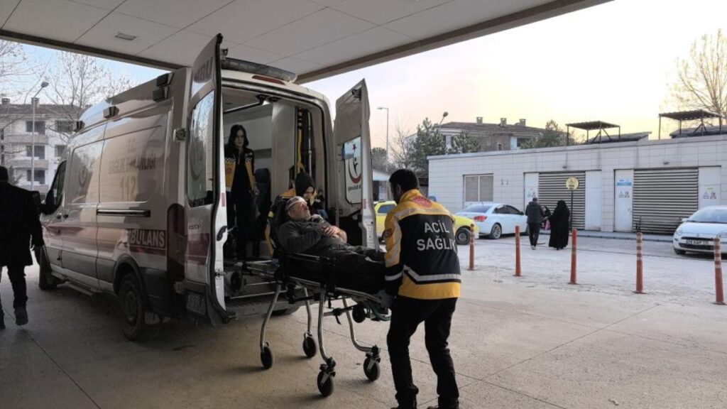 bursada kerestelerin uzerinden dusen isci agir yaralandi 2SsHsT8s