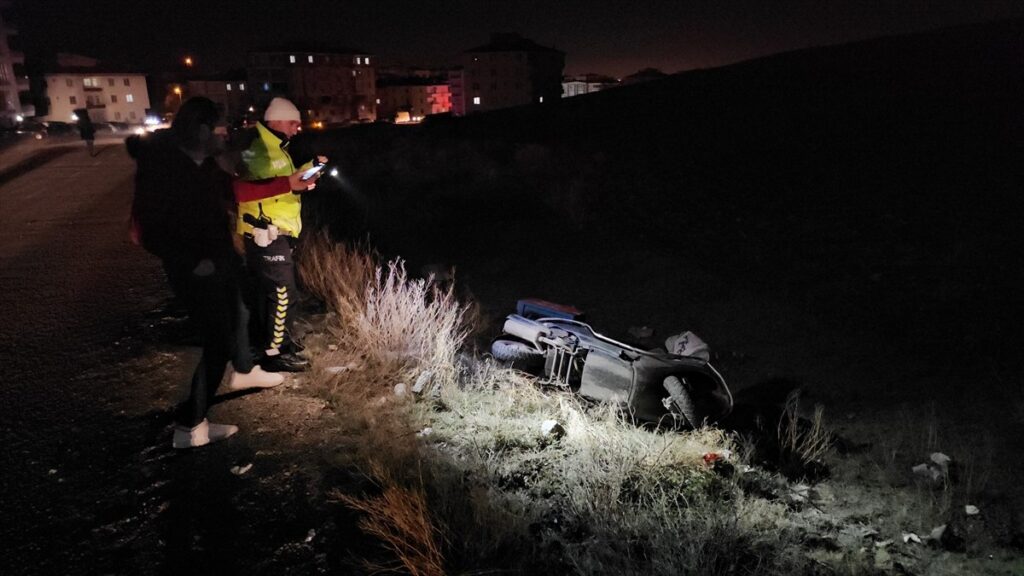 corumda alkollu otomobil surucusunun carptigi motosikletli genc can verdi KJ8rqyyV