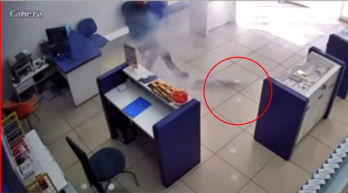 diyarbakirda tamir sirasinda telefonun bataryasi patladi 0