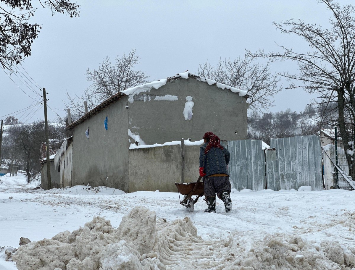 edirne ve kirklarelinin yuksek kesimlerinde kar yagisi 2 aI46AVa9
