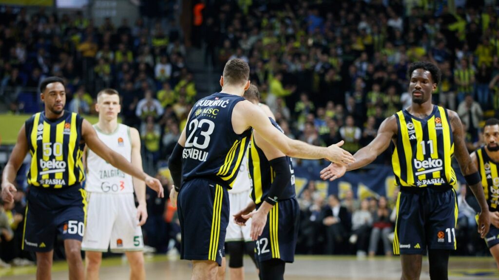 euroleaguede cift mac haftasi tamamlandi BPIZeOTq