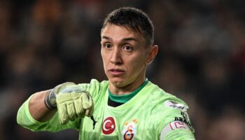 fernando muslera bulent korkmazin mac sayisina ulasti BVfbQ1i6