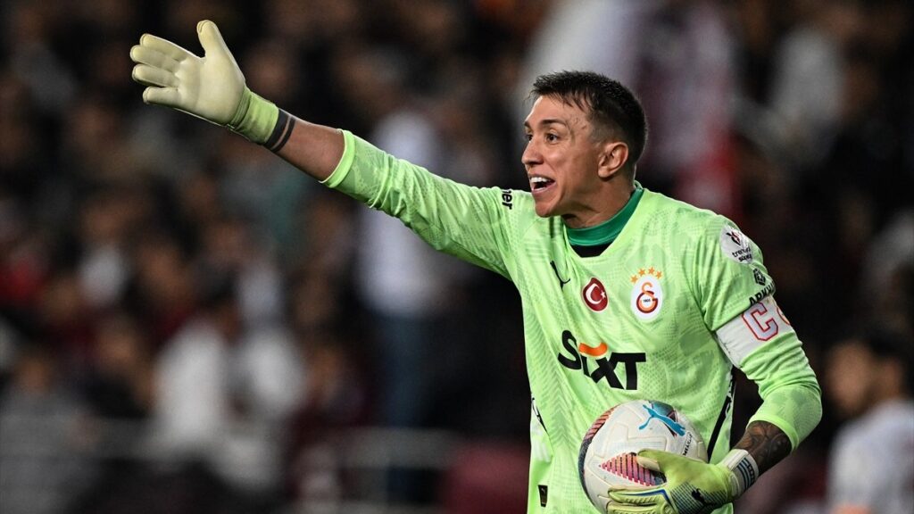 fernando muslera galatasarayi temsil etmek cok buyuk bir gurur PMsxBRSr