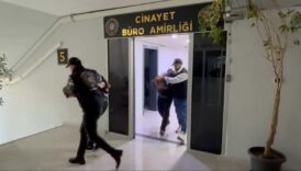 izmirde evlenmesine karsi cikilinca sevgilisi ile annesini vurdu 2X3dDIwq
