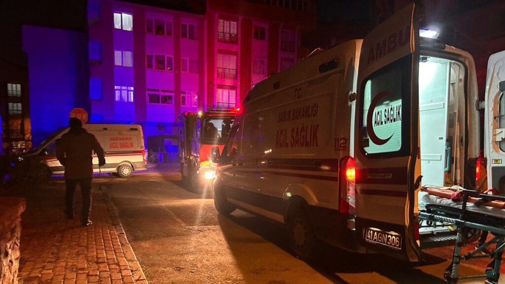 kocaelide insaat halindeki binanin asansor bosluguna dusen cocuk yaralandi 7Dbn6wCH